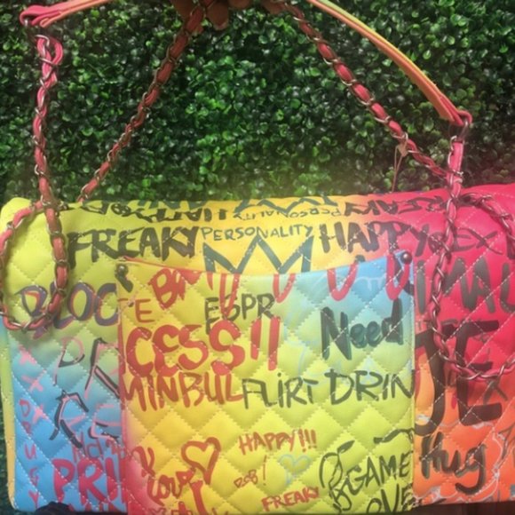 OVERSIZE GRAFITTI HANDBAG - Picture 2 of 4